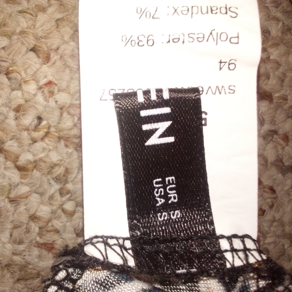 💲🐾 Cheetah Print Crop Top 🐾 - Picture 3 of 4